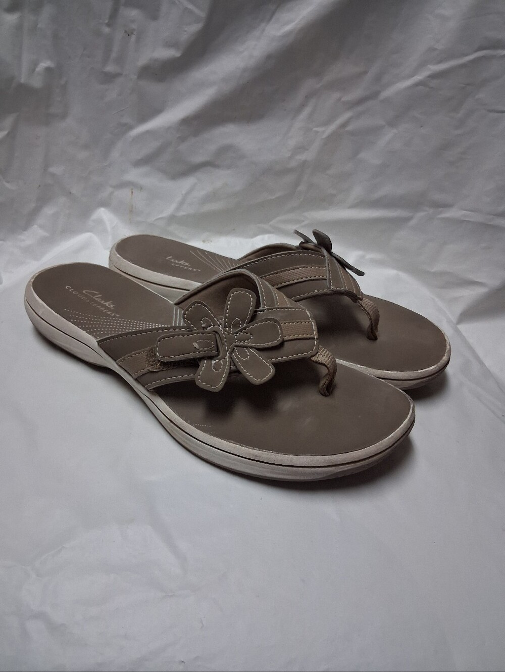 Clarks Womens Brown Floral Thong Sandals Size 8 Preowned